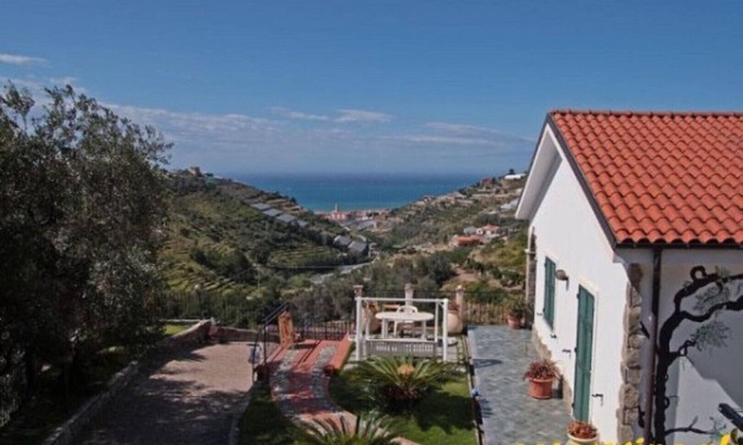 Pompeiana Apartment | Holiday home with 3 apartments with private garden with sea view and pool.