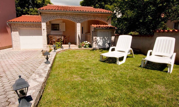 Peroj House | Holiday home with air conditioning