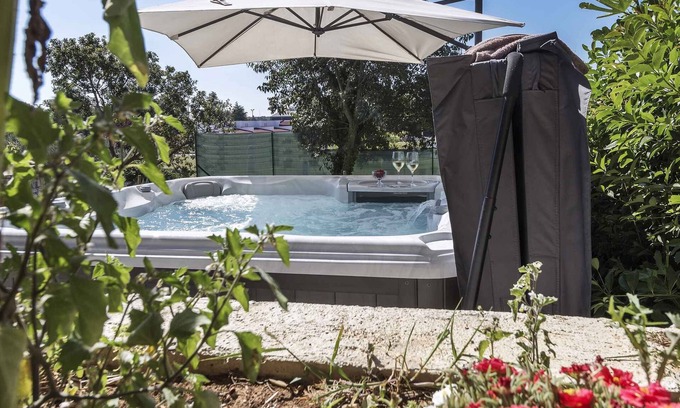 Vrsar House | Holiday home with beautiful garden