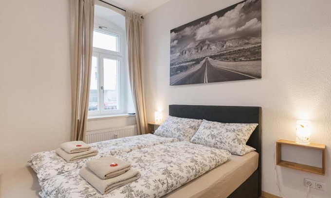 Dresden Apartment | Holiday Home With EV-Station & Netflix