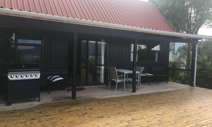 Moana House | Holiday home with fantastic deck and views