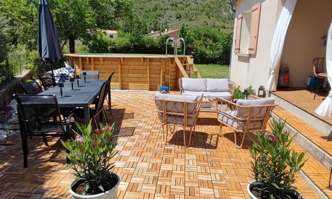 Les Omergues House | 🏡 Holiday Home with Private Pool 🌿⚽🚴‍♀️
