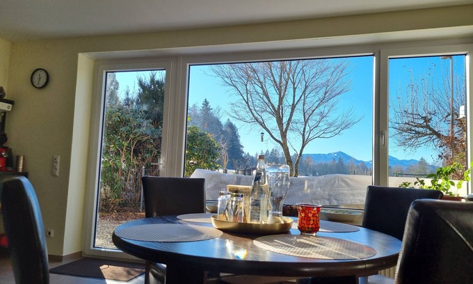 Traunstein Apartment | Holiday home with garden and mountain view