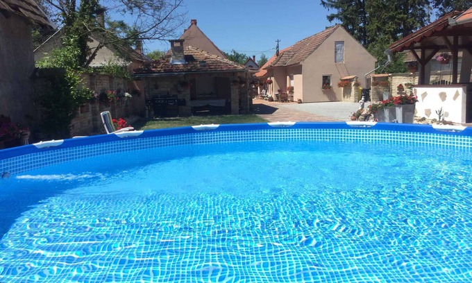 Balatonbereny House | Holiday home with washing machine, dishwasher and oven