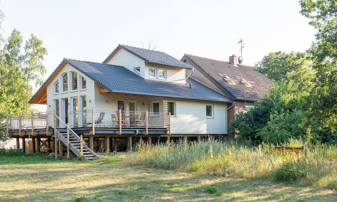 Sudwinsen House | Holiday home with large balcony