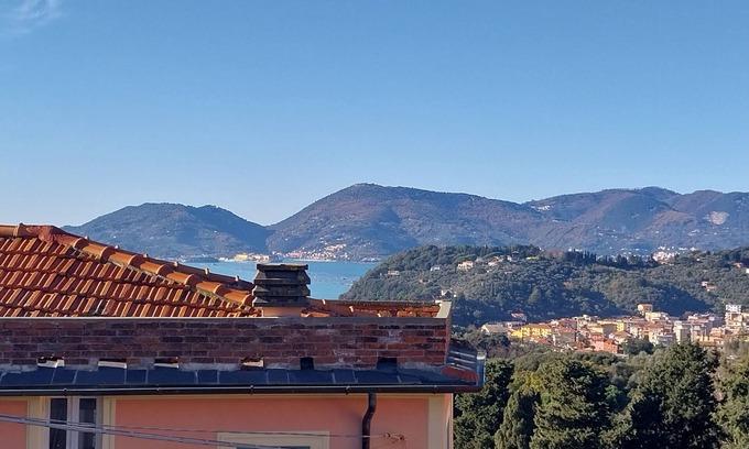 Pugliola House | Holiday home with large terrace in ancient ligurian village, close to the beach