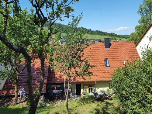 Unterweid House | Holiday home with natural garden, cleaning included