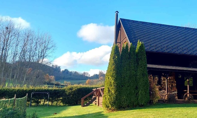 Vlcice House | Holiday home with outdoor swimming pool and pub in western style