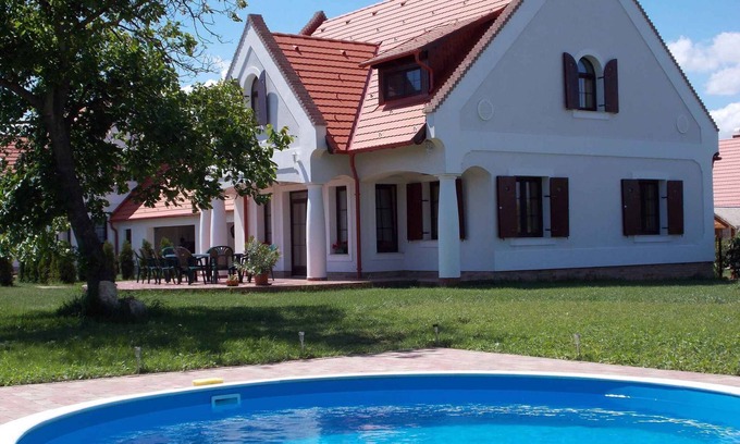 Nagyvazsony House | Holiday home with pool and air conditioning