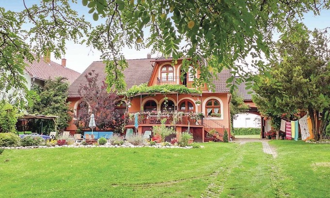 Somogyvar House | Holiday home with pool and paddling pool