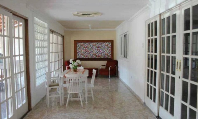 Jardim das Cancoes House | Holiday Home with Pool in Bertioga, 200 meters from the beach, with Wi-Fi