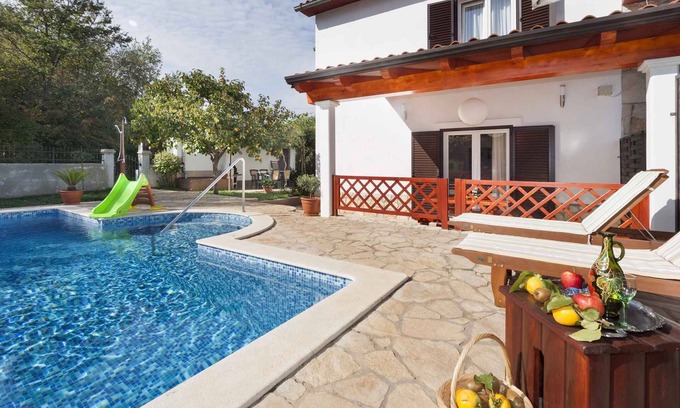 Snasici House | Holiday home with pool in a quiet location for families
