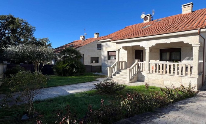 Pereiro de Aguiar House | Holiday home with private garage