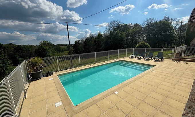 Loubejac House | Holiday Home with Private Pool, Private Terrace and Wi-Fi