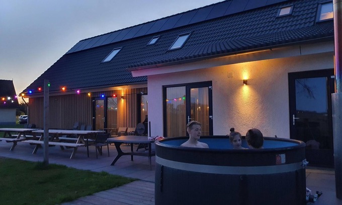 Vlagtwedde House | Holiday home with sauna and hot tub