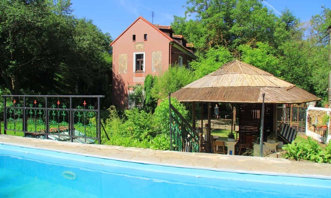 Svinare House | Holiday home with solar heated pool and garden pavilion