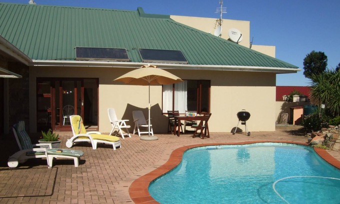 Port Alfred Apartment | holiday home with swimming pool in Port Alfred at the sunshine coast
