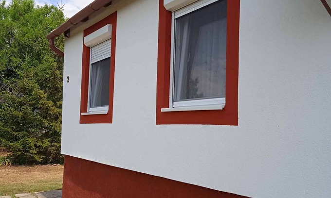 Kovagoors House | Holiday home with swing and garden shower