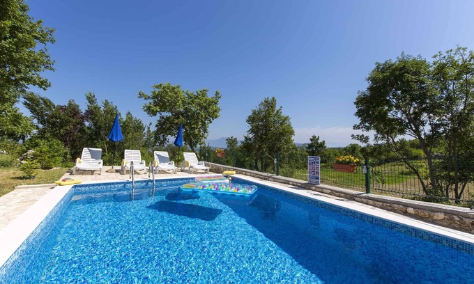 Bartici House | Holiday home with swimming pool surrounded by nature