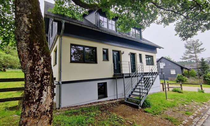 Friedrichshoehe Apartment | Holiday Home with Terrace