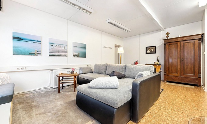 Boizenburg House | Holiday Home 'Wohncontainer Derdak' with Private Terrace, Wi-Fi and Air Conditioning