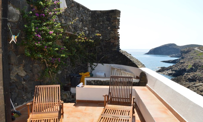 Tracino House | Holiday Home "Ziloto" with Sea View, Terrace & Wi-Fi