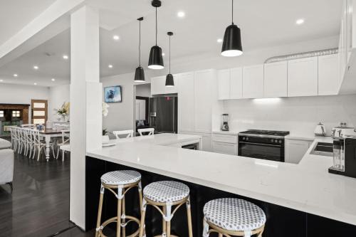 Falls Creek House | Holiday Homestead - Large Farm Stay Style Home