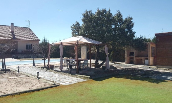 Zarzuela del Monte House | Holiday House, Weekends and Bridges
