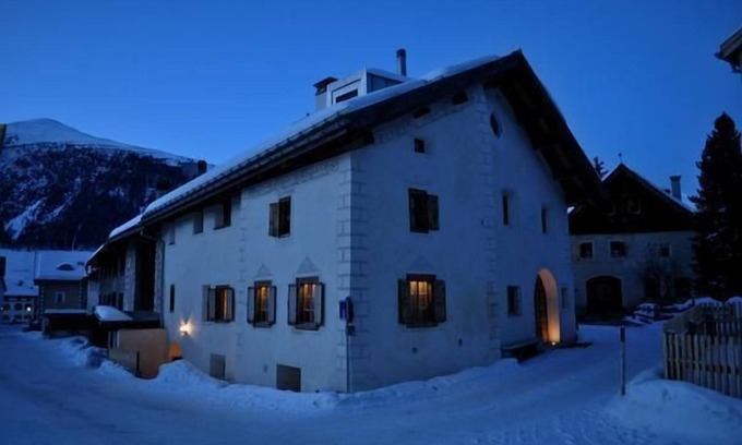 La Punt-Chamues-ch House | Holiday house La Punt-Chamues-ch for 1 - 13 persons with 5 bedrooms - Holiday home