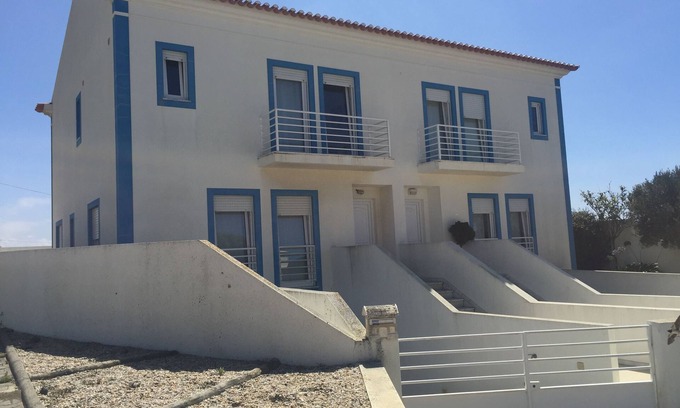 Atouguia da Baleia House | Holiday House near Beach