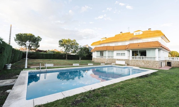Valdesqui House | Holiday house Alpedrete for 1 - 25 persons with 15 bedrooms - Holiday house