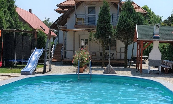 Balatonfenyves House | Holiday house Balatonmáriafürdõ for 1 - 7 persons with 3 bedrooms - Holiday home