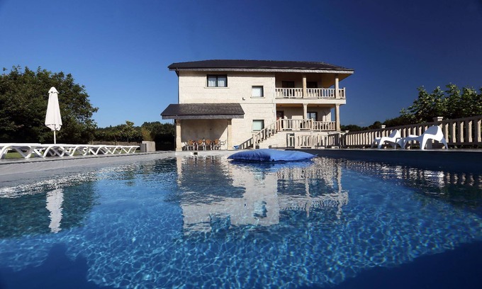 Ortono House | Holiday house Bertamirans for 1 - 12 persons with 6 bedrooms - Holiday house