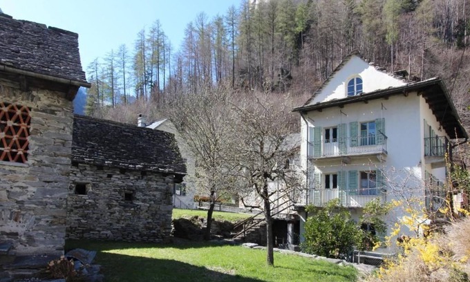 Brione House | Holiday house Brione for 1 - 12 persons with 6 bedrooms - Detached holiday house