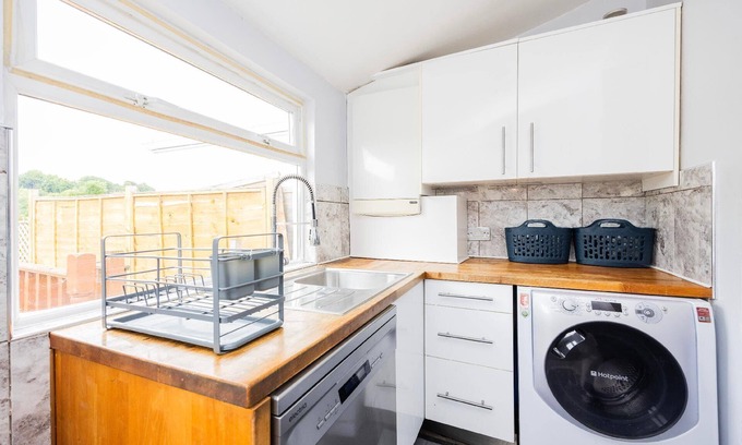 Caterham House | Holiday house Caterham for 2 - 8 persons with 4 bedrooms - Holiday home