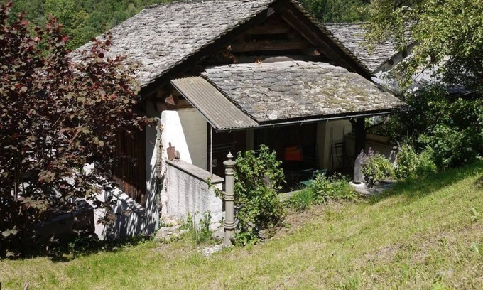 Promontogno Ski Chalet | Holiday house Promontogno (Bondo) for 2 - 3 persons with 1 bedroom - Holiday house