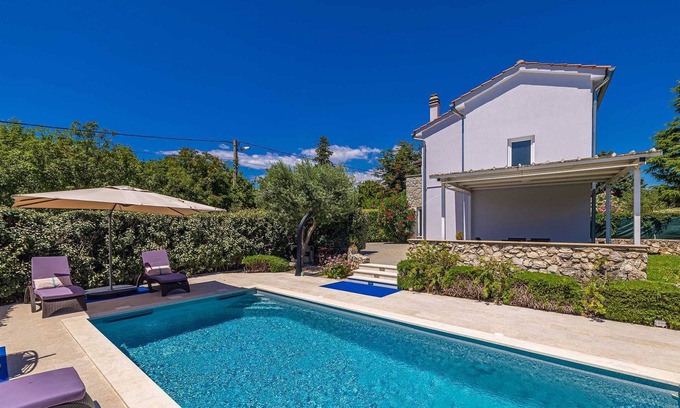 Kras House | Holiday house CIRIK with heated swimming pool