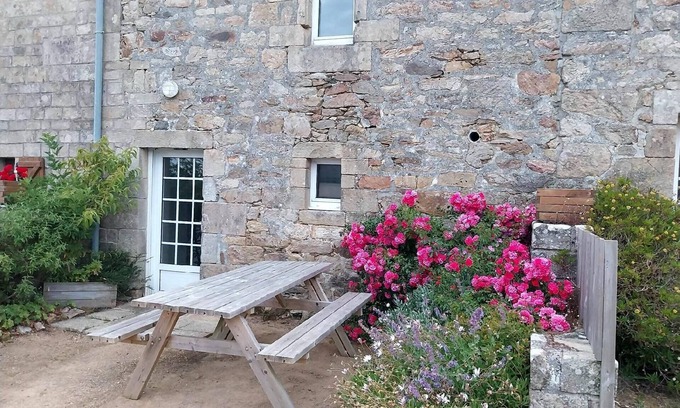 Cleden-Cap-Sizun House | Holiday house Cléden Cap Sizun for 1 - 4 persons with 2 bedrooms - Row house