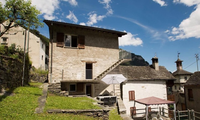 Spruga House | Holiday house Comologno for 1 - 6 persons with 2 bedrooms - Holiday house