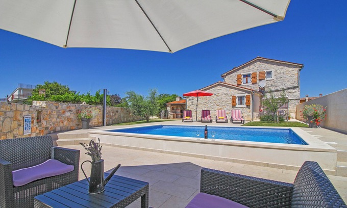 Cokuni House | Holiday house Dolores * fenced garden, private pool, BBQ, free WiFi