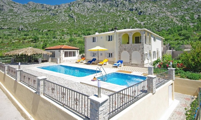 Vrgorac House | Holiday house Dragljane for 8 - 10 persons with 4 bedrooms - Holiday home