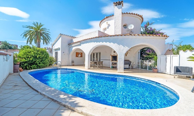 Empuriabrava House | Holiday house Empuriabrava for 1 - 8 persons with 4 bedrooms - Holiday home