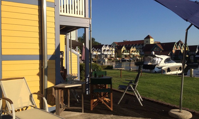 Rheinsberg House | Holiday house for 4 -6 right on the water with boat dock/Mecklenburg Lake District