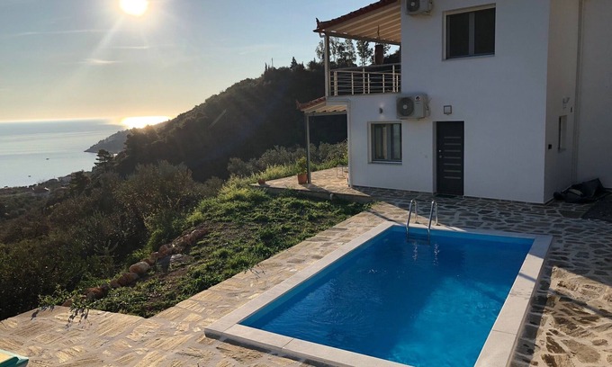 Livadi House | Holiday house for up to 6 people with fantastic sea views