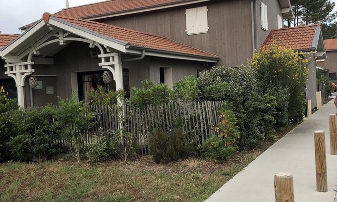 La Teste-de-Buch Condo | Holiday house with small garden.