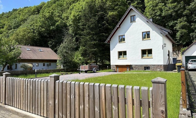 Gemund House | Holiday house Ginkgo Biloba - 6-bed cottage, shower and bath/WC, 3 bedrooms