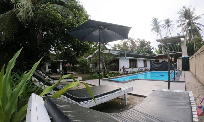 Dodanduwa House | Holiday house Hikkaduwa for 1 - 6 persons with 3 bedrooms - Holiday house