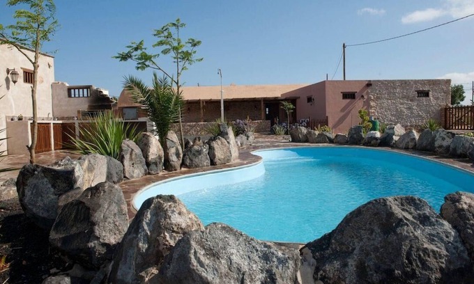 Tuineje House | Holiday House in Tuineje with Terrace, Pool and Garden