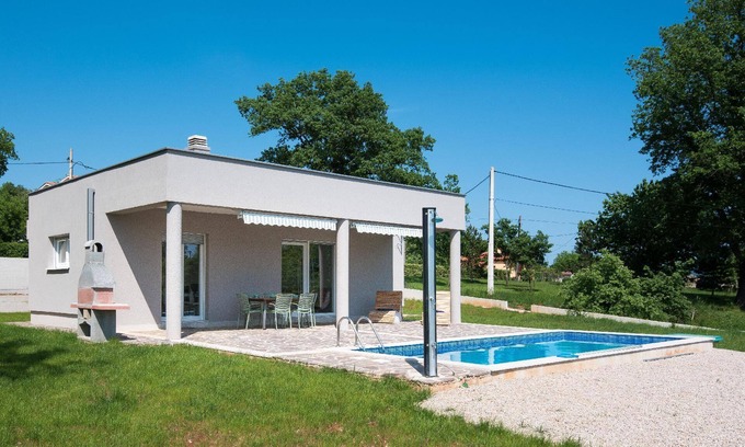 Becici House | Holiday house Labin for 1 - 6 persons with 3 bedrooms - Holiday house