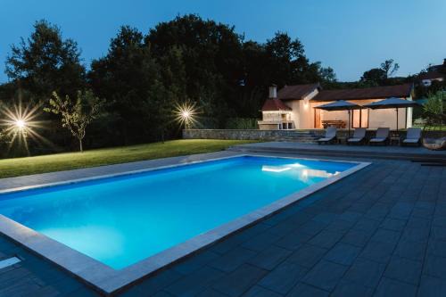 Trn House | Holiday House Lastva